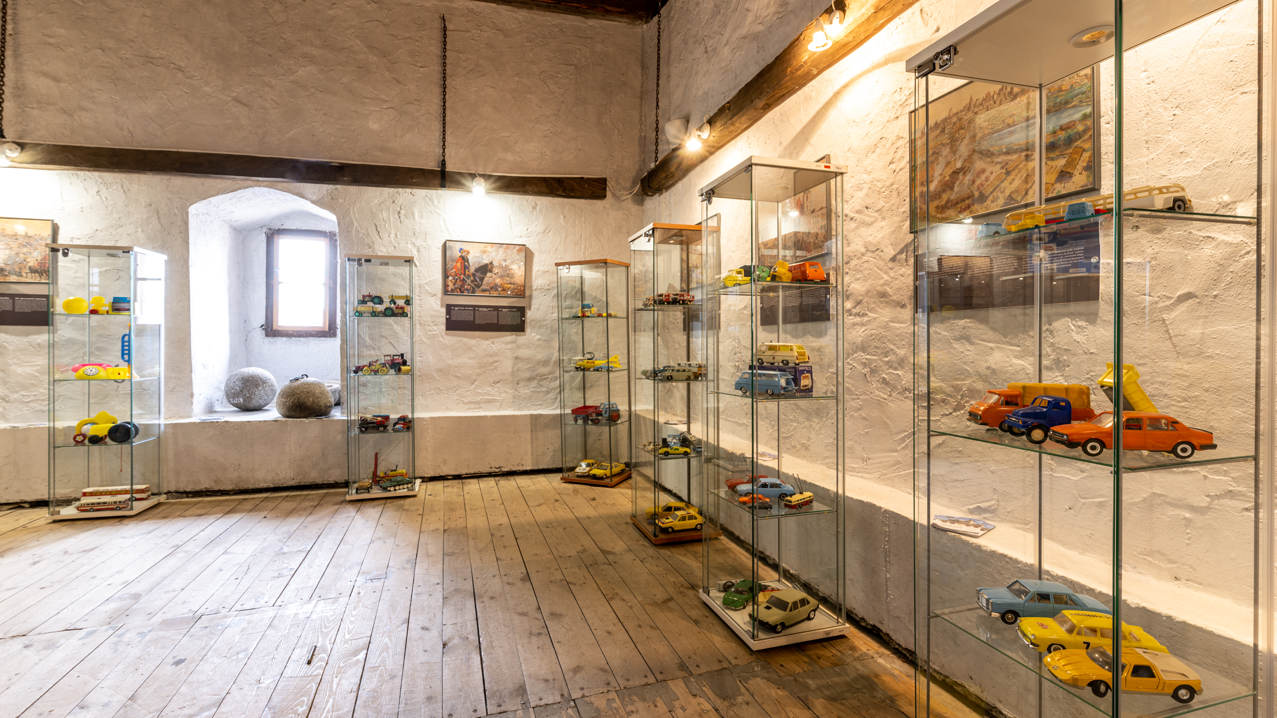 Výstava autíček v Bráně Matky Boží